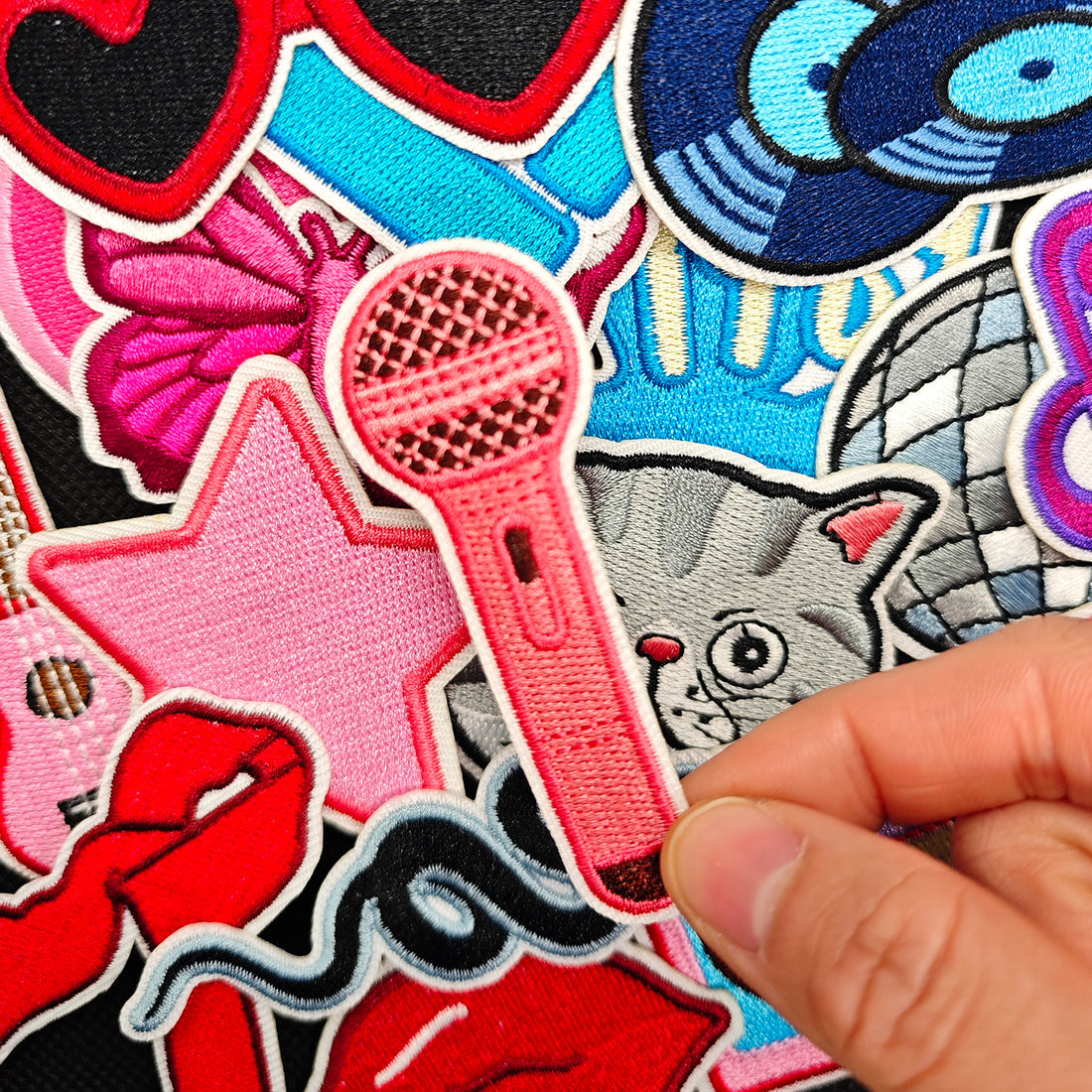 16Pcs Music Icon Iron on Embroidered Patches Red Scarf Sew on Applique for Clothes, Iron-on Patches / Sew-on Appliques Patches for Clothing, Jackets, Backpacks, Caps, Jeans