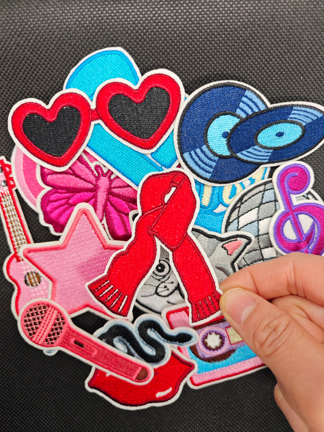 16Pcs Music Icon Iron on Embroidered Patches Red Scarf Sew on Applique for Clothes, Iron-on Patches / Sew-on Appliques Patches for Clothing, Jackets, Backpacks, Caps, Jeans