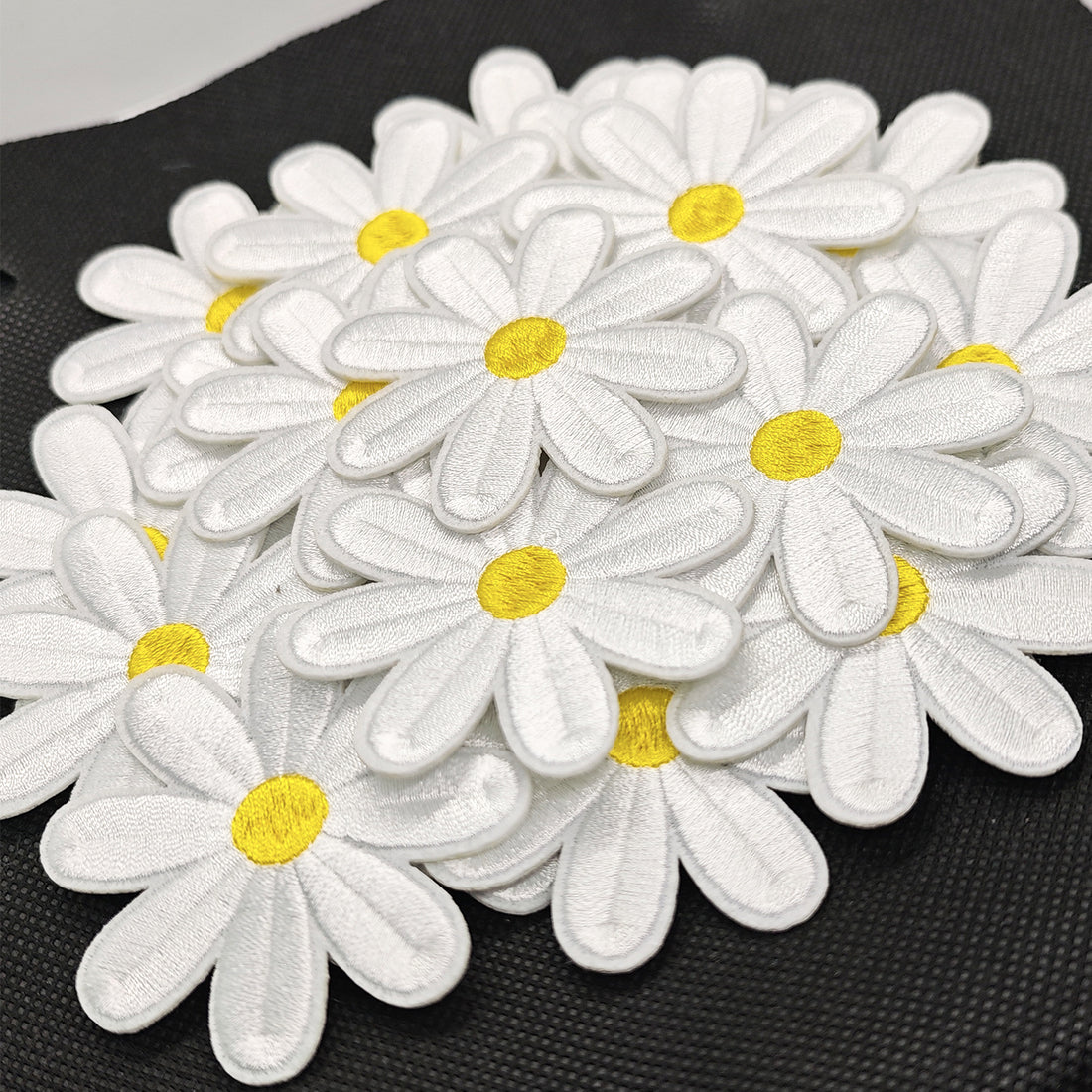 25Pcs White Daisy Iron on Embroidered Patches 6.1 x 6.1 cm 2.4 x 2.4 inch Embroidered Iron on Patch Sew on Applique for Clothes, Iron-on Patches / Sew-on Appliques Patches for Clothing, Jackets, Backpacks, Caps, Jeans