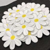 25Pcs White Daisy Iron on Embroidered Patches 6.1 x 6.1 cm 2.4 x 2.4 inch Embroidered Iron on Patch Sew on Applique for Clothes, Iron-on Patches / Sew-on Appliques Patches for Clothing, Jackets, Backpacks, Caps, Jeans