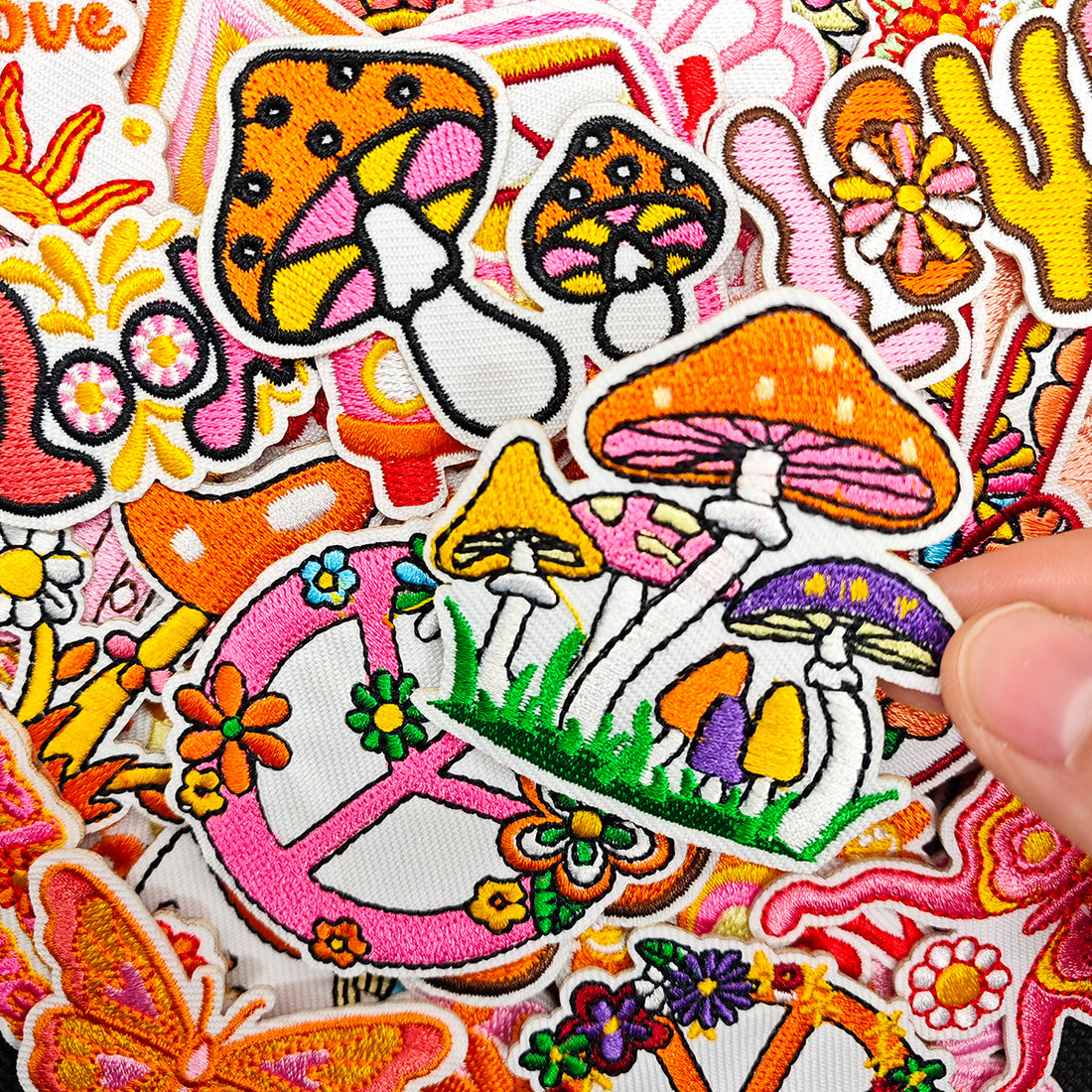 40Pcs Retro Hippie Iron on Embroidered Patches Love Peace Sew on Applique for Clothes, Iron-on Patches / Sew-on Appliques Patches for Clothing, Jackets, Backpacks, Caps, Jeans
